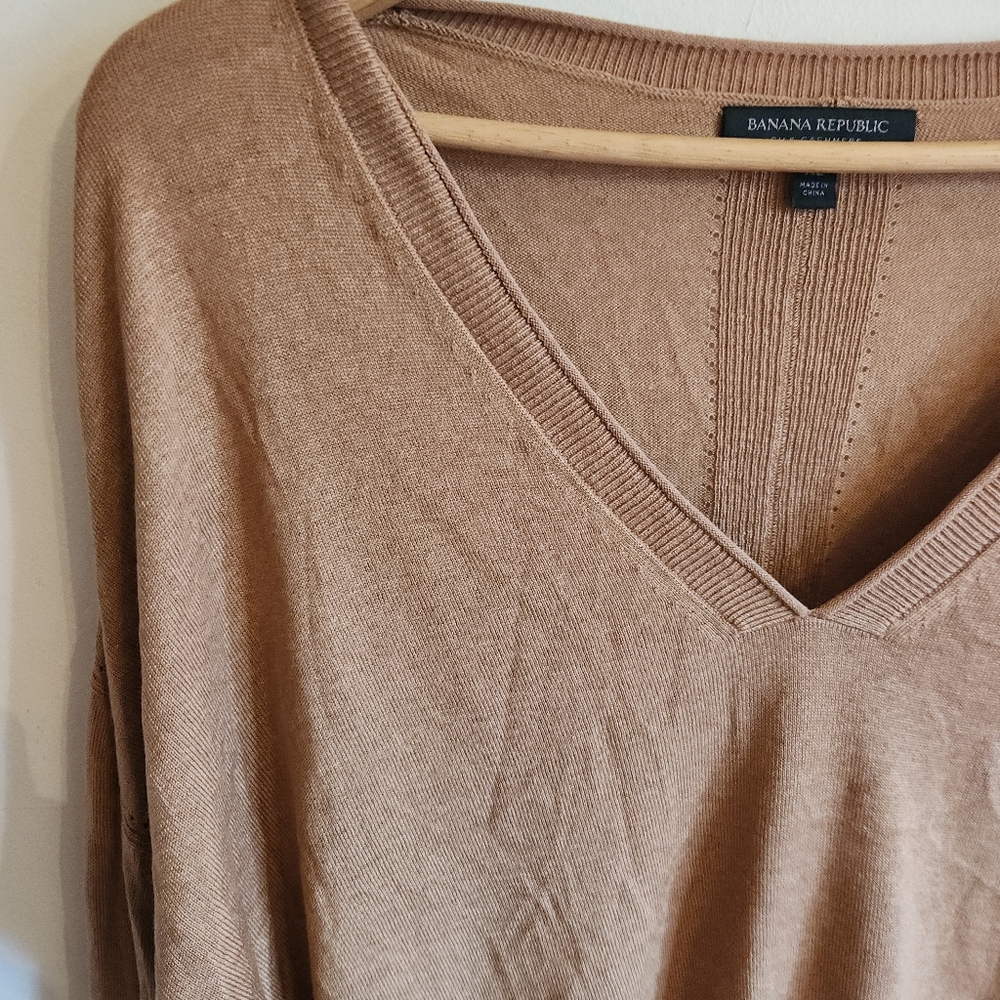 Banana Republic Lightweight V-Neck Long Sleeve Sweater Camel Tan Cashmere Silk - Picture 3 of 9